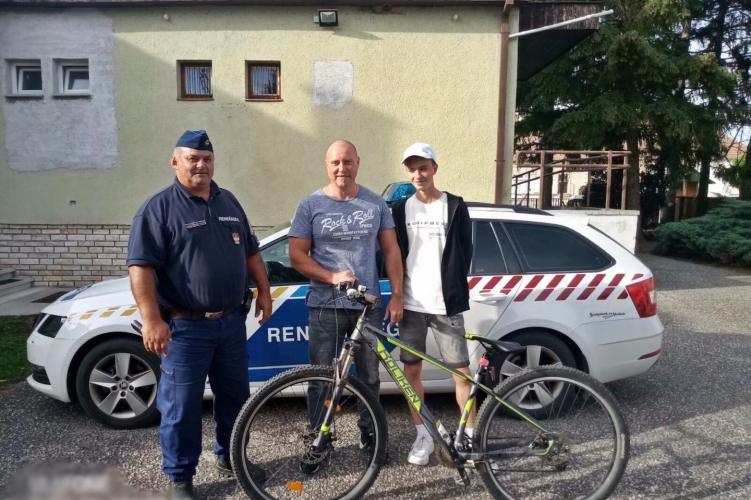 Megtalálták és visszaadtak tulajdonosának az ellopott kerékpárt a beledi rendőrök 